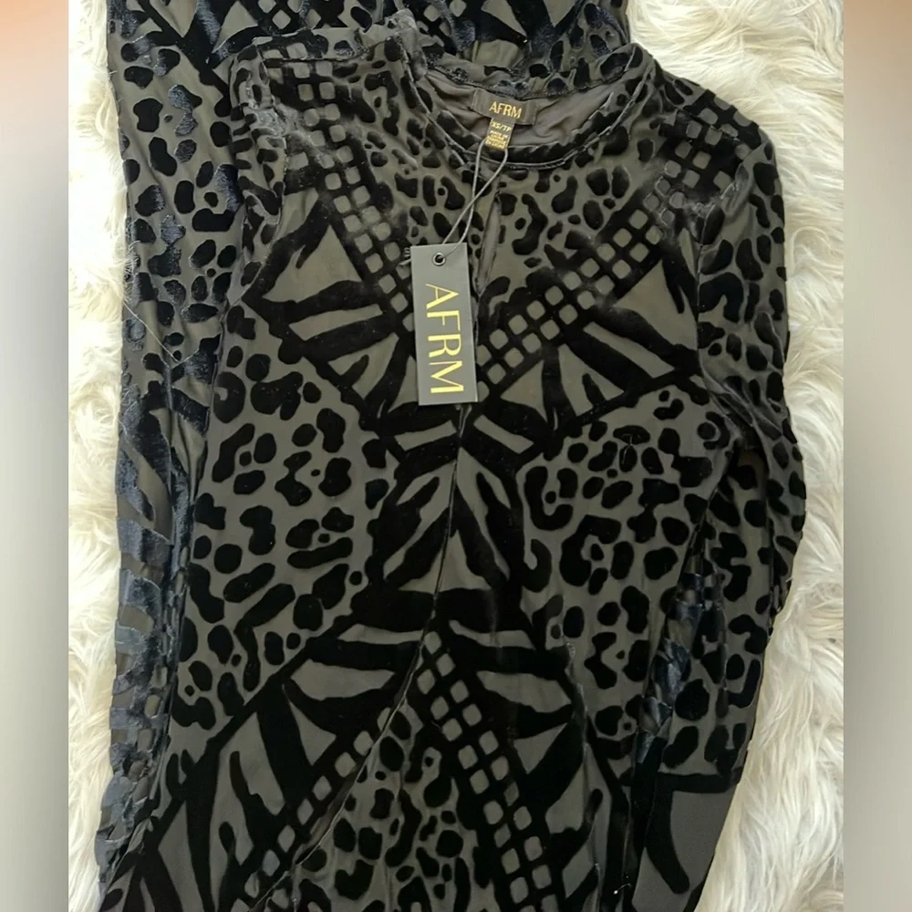 AFMR- Jolie Velvet Dress - Picture 4 of 4